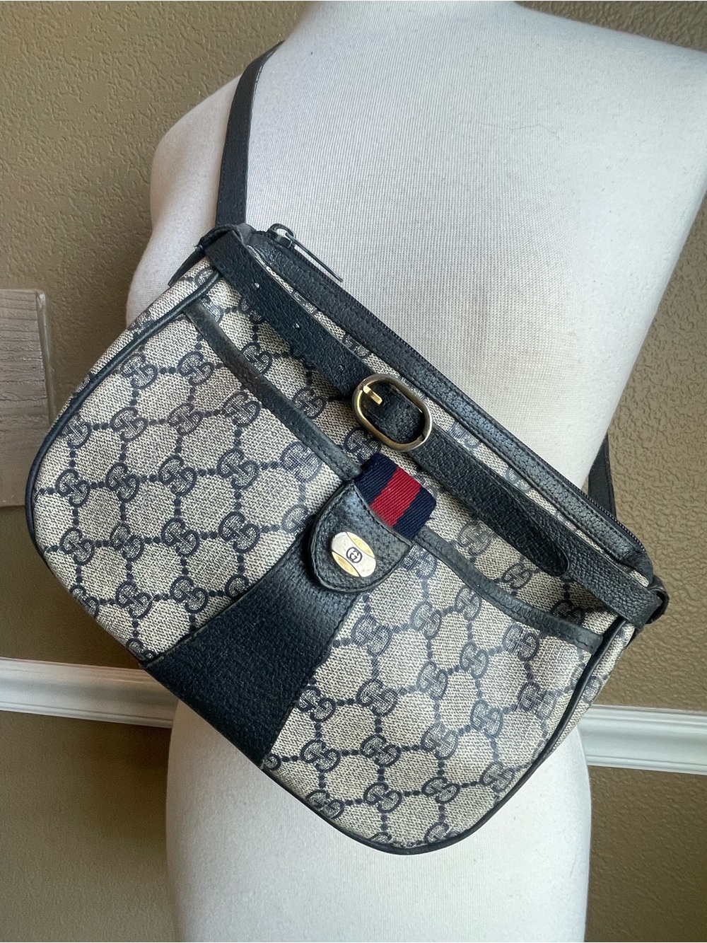 Vintage Gucci Beige/Blue GG Supreme Purse to Belt Bag or Crossbody Bag